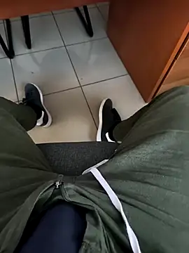 Snapshot of onbifeet chatting on October 30, 2025, 2:04 pm onbifeet online show from October 30, 2025, 2:04 pm