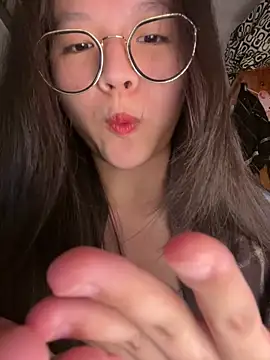 Krixxi22 online show from October 14, 2025, 4:07 pm