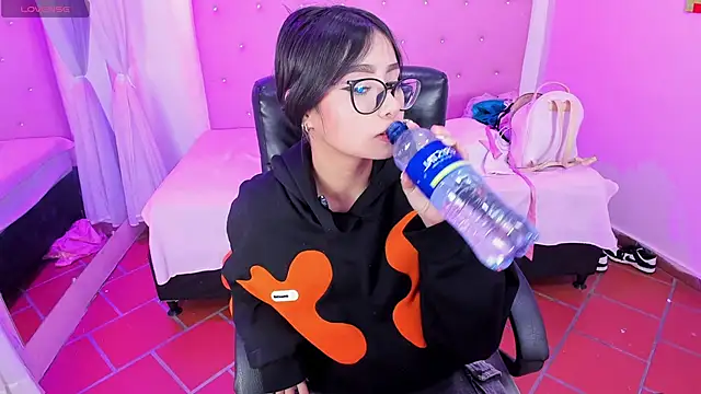Snapshot of Ashlyeegray chatting on May 31, 2026, 5:46 am Ashlyeegray online show from May 31, 2026, 5:46 am