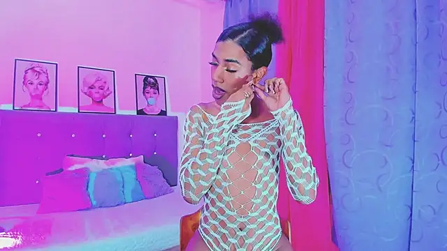 Snapshot of Kimberly_thompsom chatting on February 18, 2025, 8:03 pm Kimberly thompsom online show from February 18, 2025, 8:03 pm