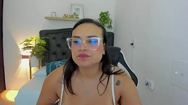 zoe danae  online show from February 24, 2025, 12:16 pm