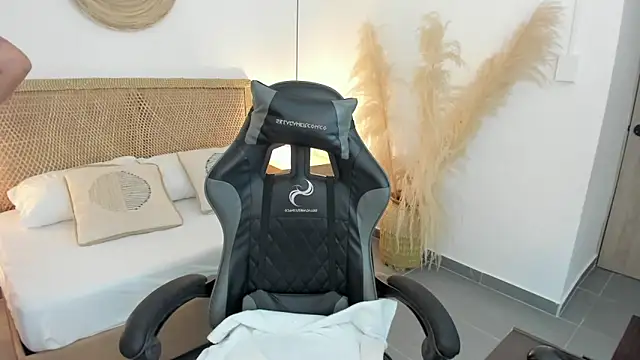 zoe danae  online show from February 13, 2026, 1:11 pm