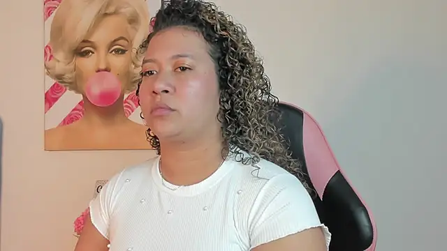 Kenia tompson01 online show from October 27, 2025, 8:32 pm