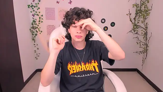 Snapshot of Angelo_duarte chatting on September 18, 2025, 6:00 pm Angelo duarte online show from September 18, 2025, 6:00 pm