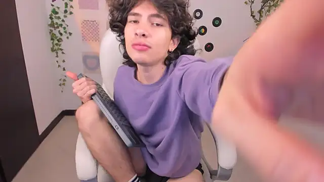 Snapshot of Angelo_duarte chatting on September 30, 2025, 7:31 pm Angelo duarte online show from September 30, 2025, 7:31 pm