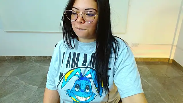 Snapshot of martinna_tay chatting on March 17, 2025, 6:18 am martinna tay online show from March 17, 2025, 6:18 am