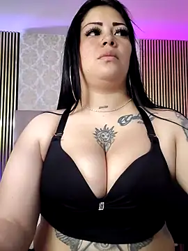 martinna tay online show from April 16, 2026, 4:02 am