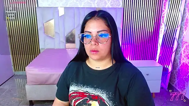 Snapshot of martinna_tay chatting on July 13, 2026, 3:28 am martinna tay online show from July 13, 2026, 3:28 am