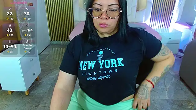 Snapshot of martinna_tay chatting on November 21, 2025, 3:27 am martinna tay online show from November 21, 2025, 3:27 am