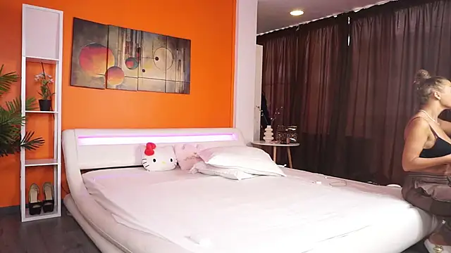 Snapshot of LovingBlondie chatting on February 26, 2026, 7:30 am LovingBlondie online show from February 26, 2026, 7:30 am