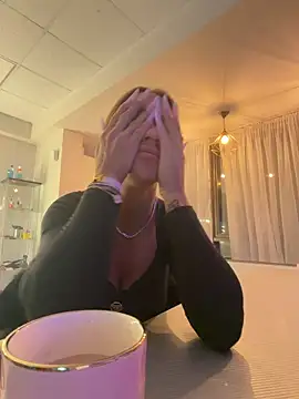 Snapshot of LovingBlondie chatting on February 9, 2026, 3:59 am LovingBlondie online show from February 9, 2026, 3:59 am