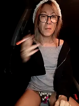 Snapshot of Timide_girl2 chatting on December 17, 2025, 5:12 am Timide girl2 online show from December 17, 2025, 5:12 am