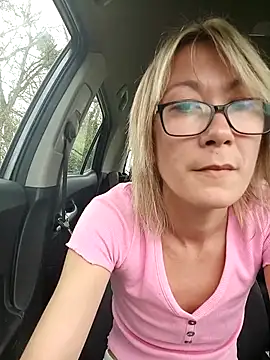 Timide girl2 online show from March 6, 2025, 1:03 pm