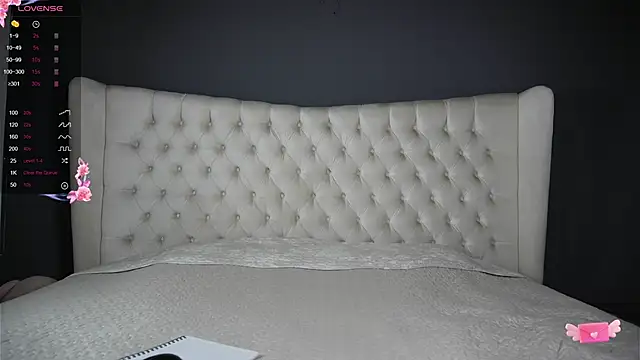 Snapshot of nichole_bree_ chatting on March 6, 2025, 11:36 am nichole bree  online show from March 6, 2025, 11:36 am