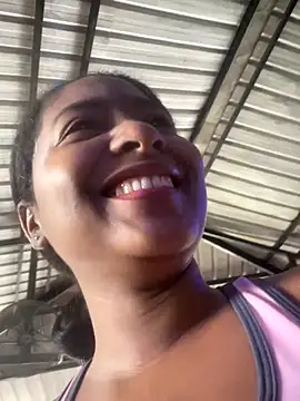 Snapshot of Berry_Bans chatting on December 4, 2025, 5:23 pm Berry Bans online show from December 4, 2025, 5:23 pm