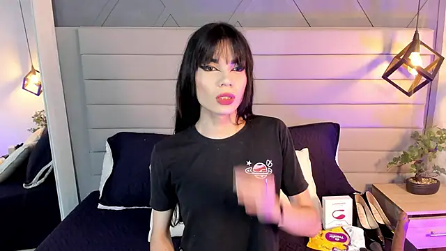 Snapshot of LadyLuminary chatting on November 6, 2025, 7:40 pm LadyLuminary online show from November 6, 2025, 7:40 pm