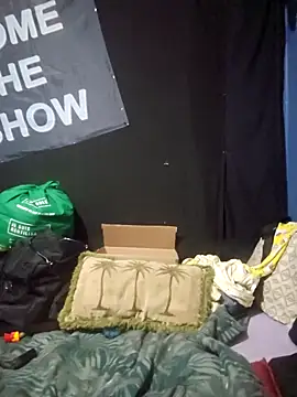 hungandtatted666 online show from December 2, 2025, 2:23 am