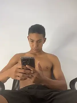 Snapshot of Demiansteven2 chatting on February 4, 2026, 3:29 pm Demiansteven2 online show from February 4, 2026, 3:29 pm