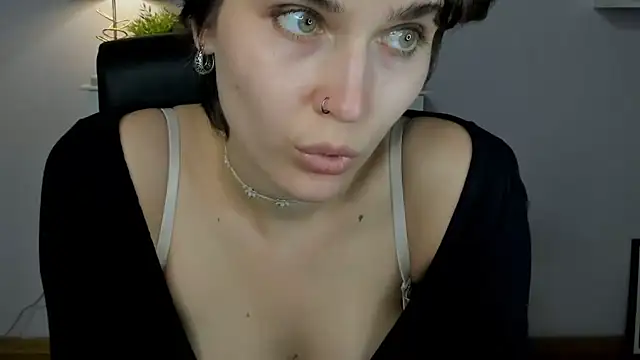 Snapshot of sarah_perfect chatting on May 21, 2026, 12:35 pm sarah perfect online show from May 21, 2026, 12:35 pm