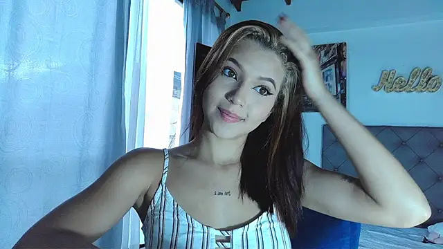 Snapshot of LunaF04 chatting on February 23, 2025, 10:20 pm LunaF04 online show from February 23, 2025, 10:20 pm