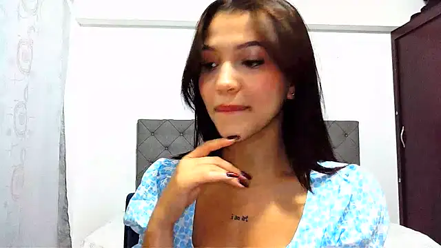 Snapshot of LunaF04 chatting on January 7, 2025, 4:29 am LunaF04 online show from January 7, 2025, 4:29 am