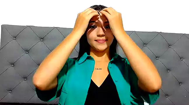 Snapshot of LunaF04 chatting on January 12, 2025, 5:24 am LunaF04 online show from January 12, 2025, 5:24 am