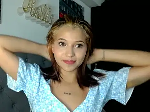 Snapshot of LunaF04 chatting on January 29, 2025, 4:05 am LunaF04 online show from January 29, 2025, 4:05 am