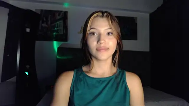 Snapshot of LunaF04 chatting on February 22, 2025, 12:49 am LunaF04 online show from February 22, 2025, 12:49 am