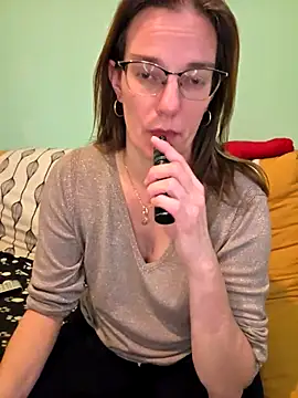 SpiceLea online show from November 5, 2025, 2:09 pm