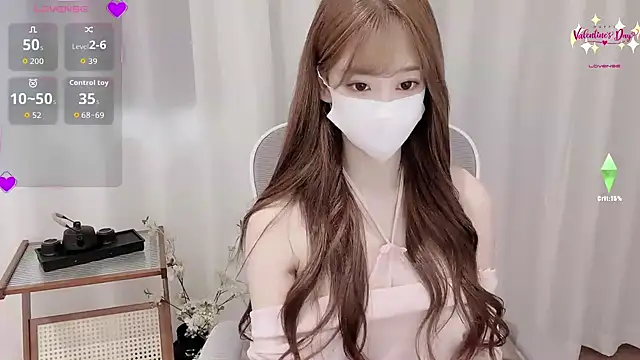 Snapshot of Yuuuuuly chatting on December 19, 2025, 12:03 am Yuuuuuly online show from December 19, 2025, 12:03 am