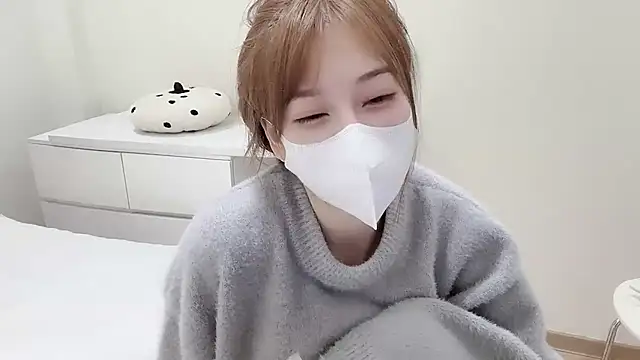 Snapshot of Yuuuuuly chatting on December 13, 2025, 8:04 pm Yuuuuuly online show from December 13, 2025, 8:04 pm