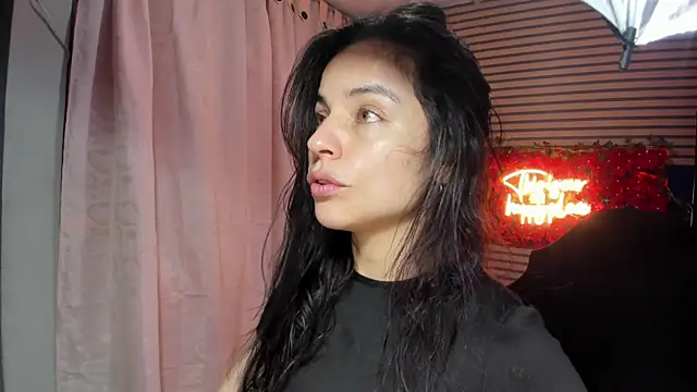 Snapshot of rosse_2504 chatting on November 10, 2025, 5:51 pm rosse 2504 online show from November 10, 2025, 5:51 pm