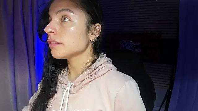 Snapshot of rosse_2504 chatting on October 22, 2025, 5:01 pm rosse 2504 online show from October 22, 2025, 5:01 pm