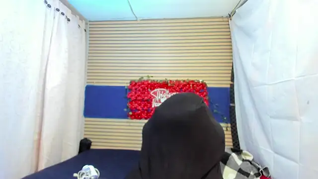 Snapshot of rosse_2504 chatting on April 27, 2026, 12:14 pm rosse 2504 online show from April 27, 2026, 12:14 pm