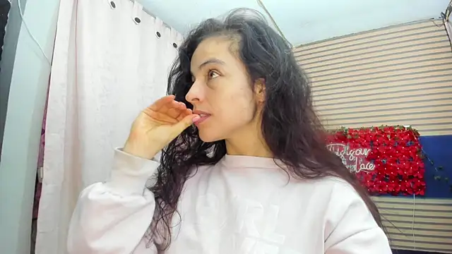Snapshot of rosse_2504 chatting on May 13, 2026, 12:23 pm rosse 2504 online show from May 13, 2026, 12:23 pm