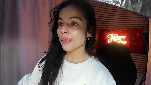 Snapshot of rosse_2504 chatting on November 24, 2025, 5:35 pm rosse 2504 online show from November 24, 2025, 5:35 pm