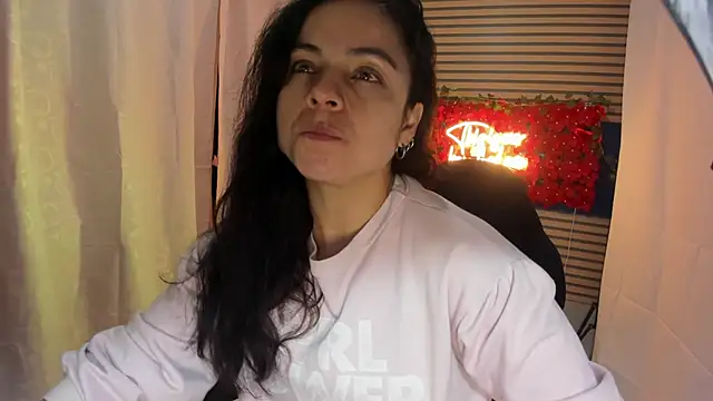 Snapshot of rosse_2504 chatting on November 26, 2025, 5:13 pm rosse 2504 online show from November 26, 2025, 5:13 pm