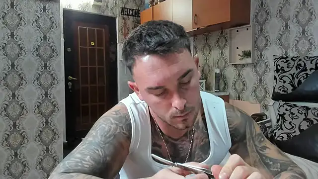 Snapshot of Jonmusclemaster chatting on October 25, 2025, 7:36 pm Jonmusclemaster online show from October 25, 2025, 7:36 pm