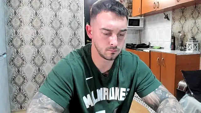 Snapshot of Jonmusclemaster chatting on November 4, 2025, 9:40 pm Jonmusclemaster online show from November 4, 2025, 9:40 pm