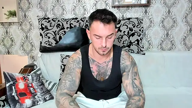 Snapshot of Jonmusclemaster chatting on October 26, 2025, 9:04 pm Jonmusclemaster online show from October 26, 2025, 9:04 pm