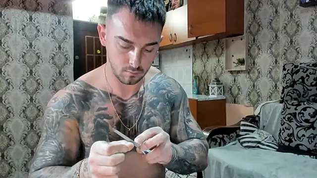 Snapshot of Jonmusclemaster chatting on December 13, 2025, 9:21 pm Jonmusclemaster online show from December 13, 2025, 9:21 pm