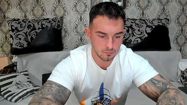 Snapshot of Jonmusclemaster chatting on November 14, 2025, 8:34 pm Jonmusclemaster online show from November 14, 2025, 8:34 pm