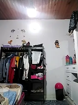 Snapshot of kiara_milf_ chatting on November 28, 2025, 10:32 pm kiara milf online show from November 28, 2025, 10:32 pm