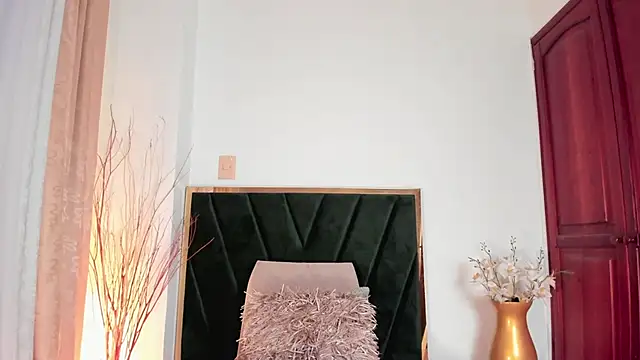 Snapshot of AlissaNix chatting on February 27, 2025, 11:37 pm AlissaNix online show from February 27, 2025, 11:37 pm