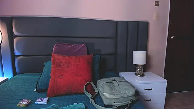 Snapshot of AlissaNix chatting on November 12, 2025, 1:21 am AlissaNix online show from November 12, 2025, 1:21 am