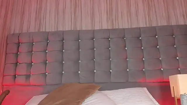 Poacahontasfg online show from November 28, 2025, 4:12 am