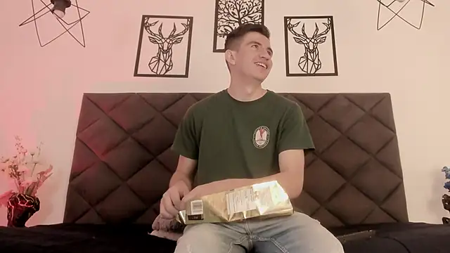 Snapshot of MikaelSlow chatting on March 11, 2025, 4:19 am MikaelSlow online show from March 11, 2025, 4:19 am