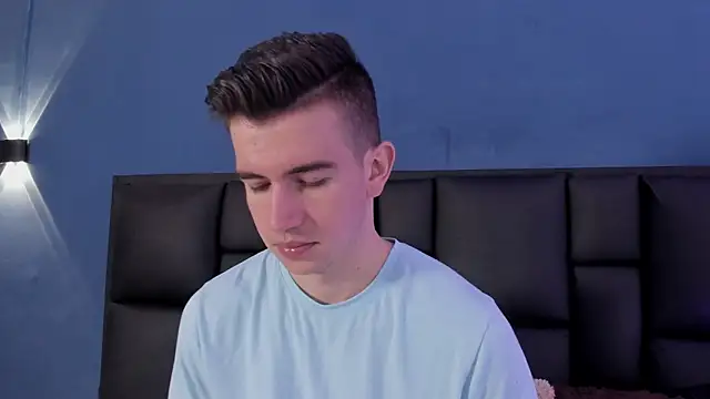 Snapshot of MikaelSlow chatting on October 16, 2025, 3:59 am MikaelSlow online show from October 16, 2025, 3:59 am