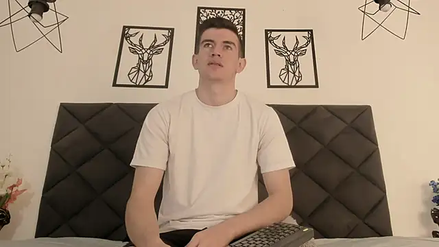 Snapshot of MikaelSlow chatting on March 12, 2025, 7:13 am MikaelSlow online show from March 12, 2025, 7:13 am