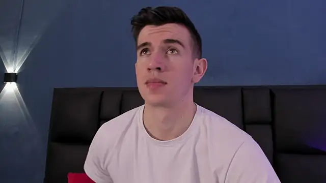 Snapshot of MikaelSlow chatting on November 12, 2025, 4:16 am MikaelSlow online show from November 12, 2025, 4:16 am